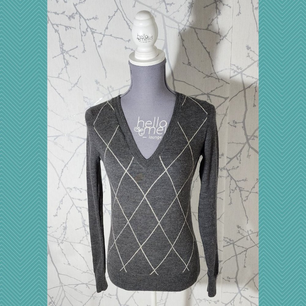 Club Monaco Gray Diamond Print 100% Merino Wool V-Neck Sweater